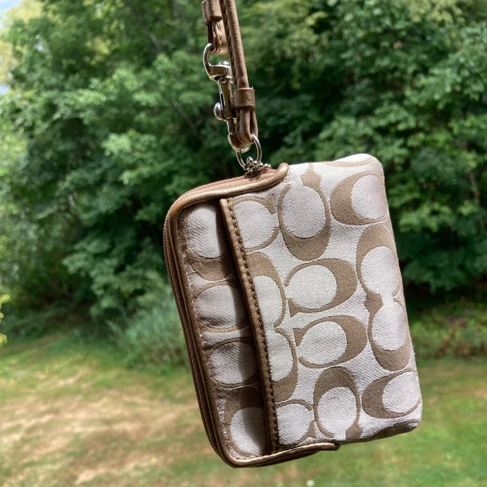 Coach Daisy Signature C Light Khaki & Gold Tone Square Zipper Wallet Wristlet - Picture 4 of 17